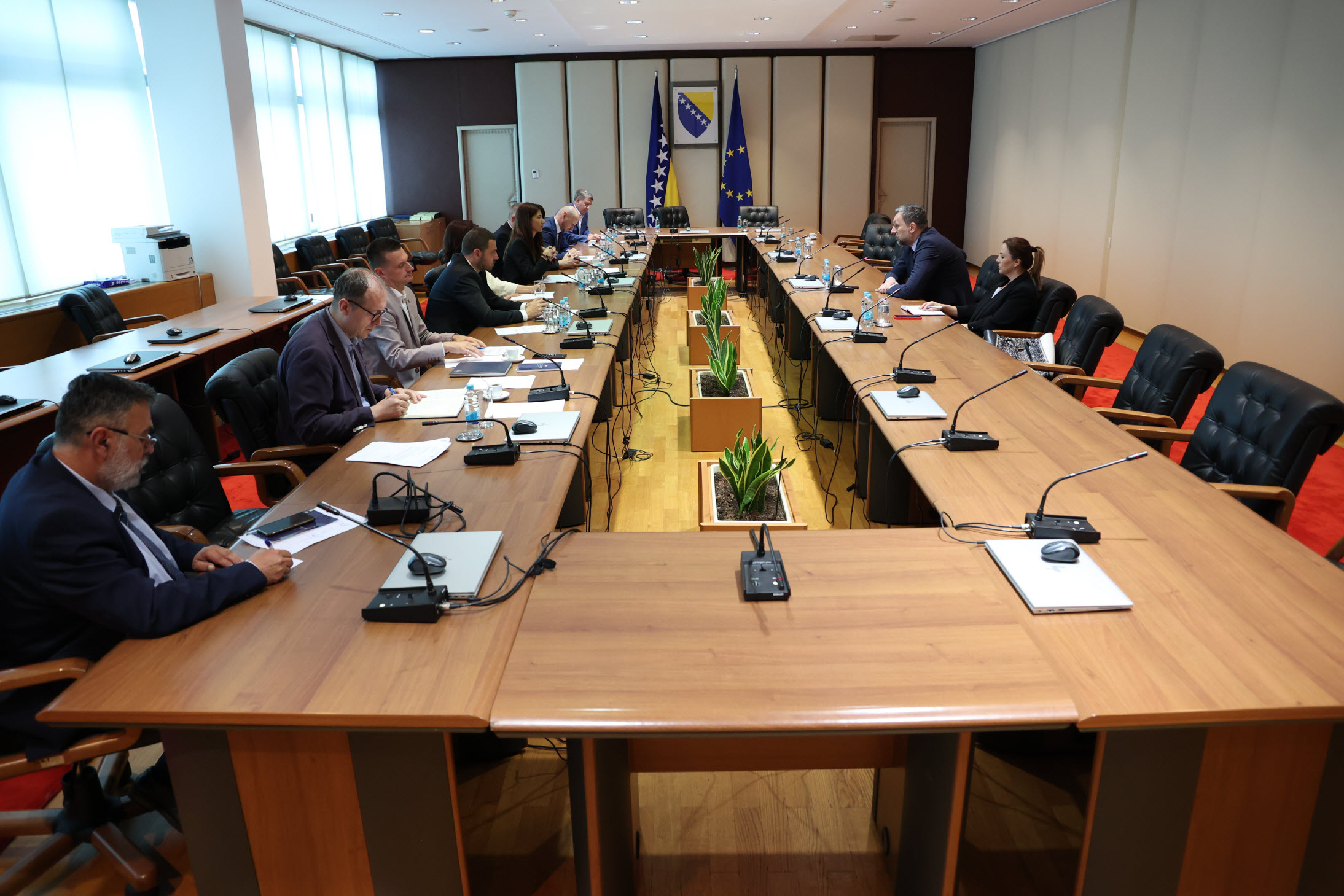 Članovi Komisije za vanjske poslove Predstavničkog doma PSBiH održali sastanak sa ministrom vanjskih poslova BiH 